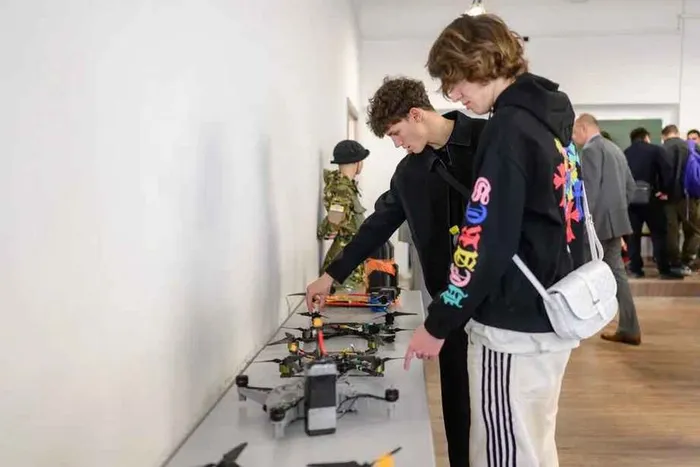 eqr81cu44n669wwkele1pcj2pc9vy4lh